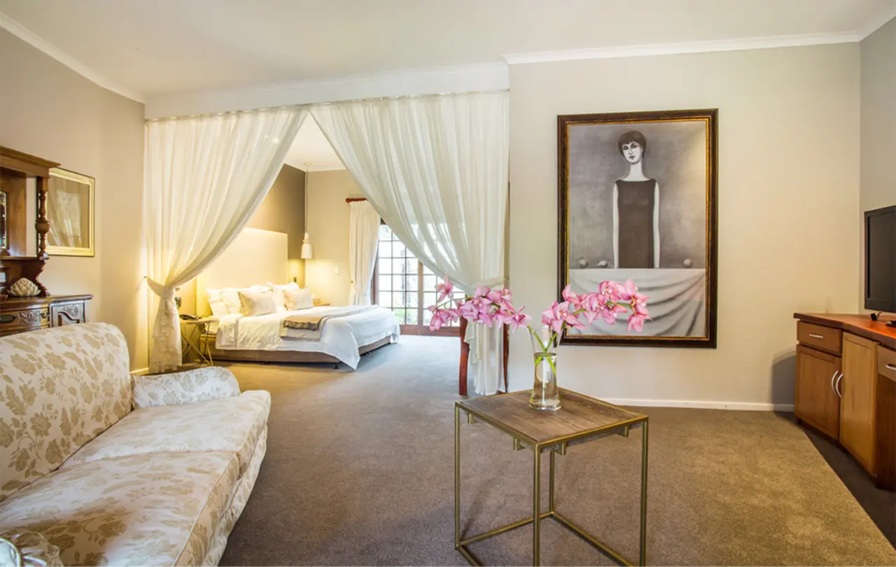 The honeymoon suite interior at Hlangana Lodge