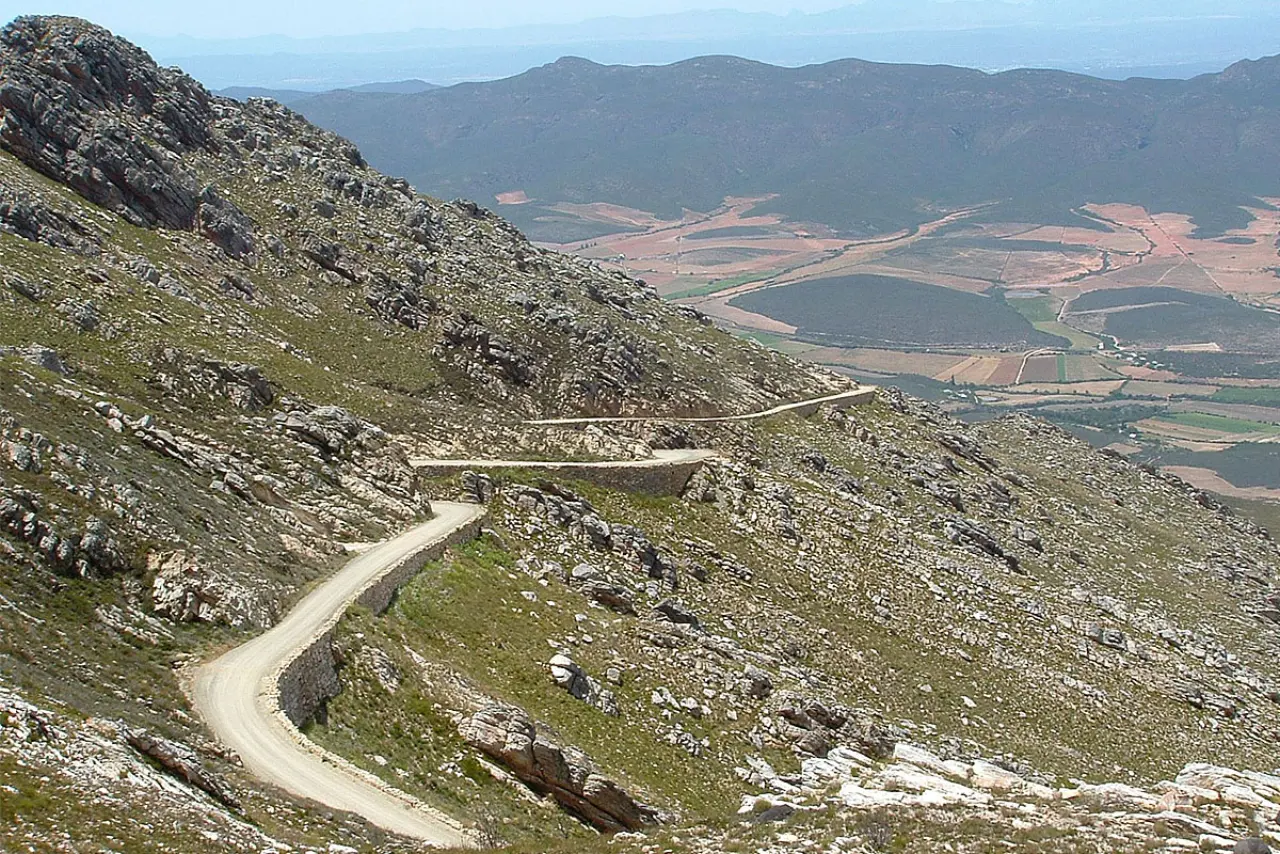 The winding road through Swartberg Pass near Oudtshoorn, from Hlangana Lodge’s attraction guide
